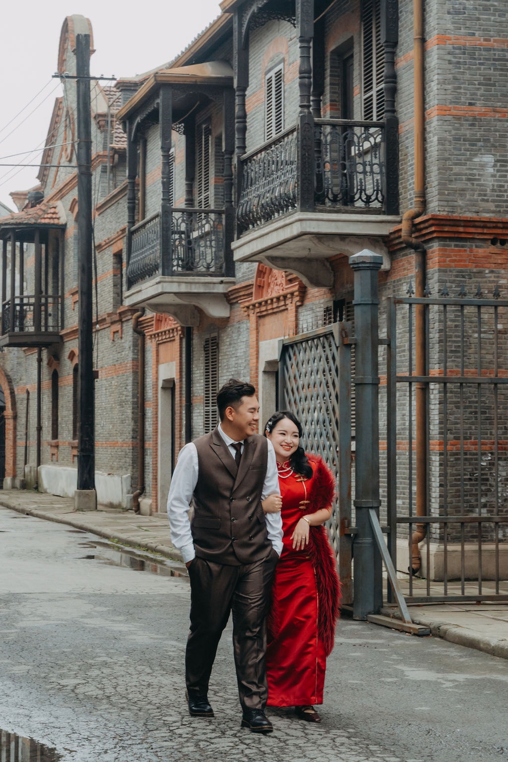 Couple shoot in traditional style, using Chinese republic-era fashion in an old town.